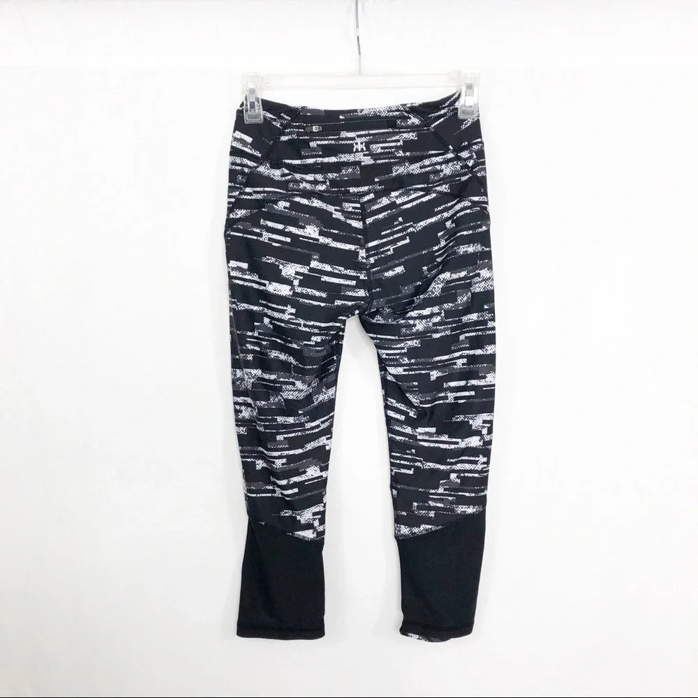 Kyodan Yoga Athletic Workout Capri Leggings, Size XS, Black White